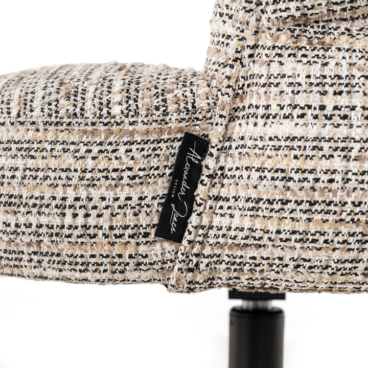Eetkamerstoel Alexander Jones beige coco swivel (Chadwick)